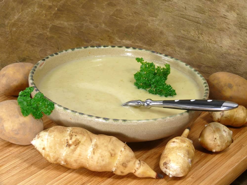 Ansicht creme Suppe mit Topinambur